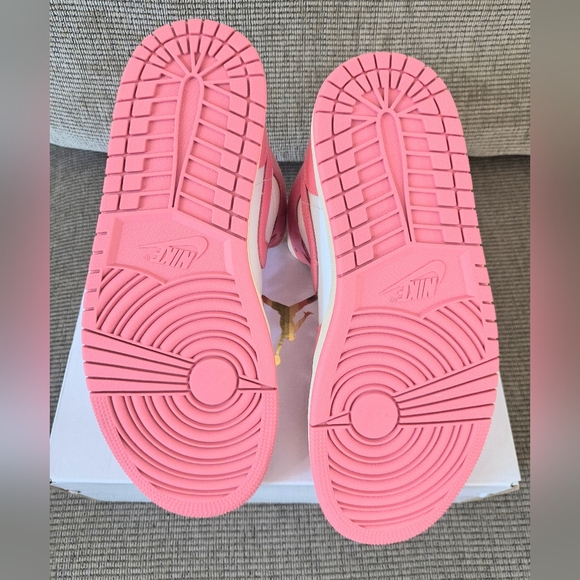 Wmns Air Jordan 1 Mid "Guava Ice" Size 10 - Picture 6 of 7